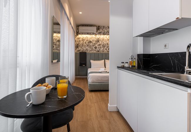 Rent by room in Athens - Kriel Suites by LIV Homes 01 Rent by room in Athens - Kriel Suites by LIV Homes 01