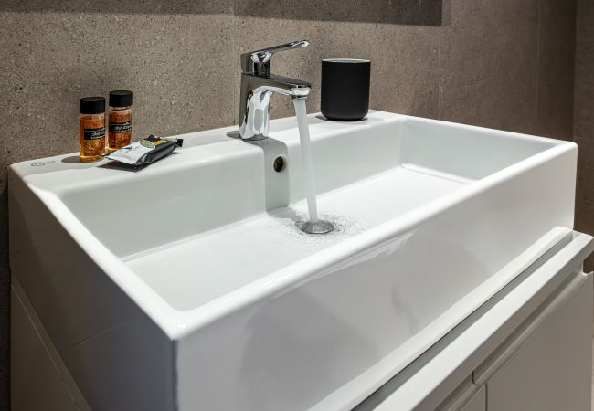 Rent by room in Athens - Kriel Suites by LIV Homes 01 Rent by room in Athens - Kriel Suites by LIV Homes 01