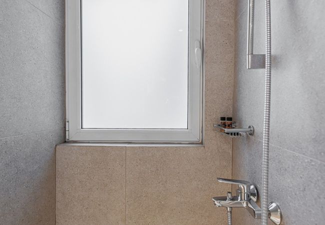 Rent by room in Athens - Kriel Suites by LIV Homes 01 Rent by room in Athens - Kriel Suites by LIV Homes 01