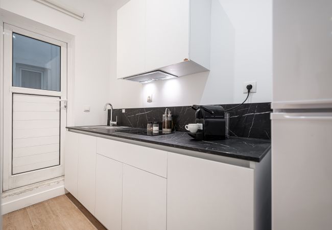 Rent by room in Athens - Kriel Suites by LIV Homes 02 Rent by room in Athens - Kriel Suites by LIV Homes 02
