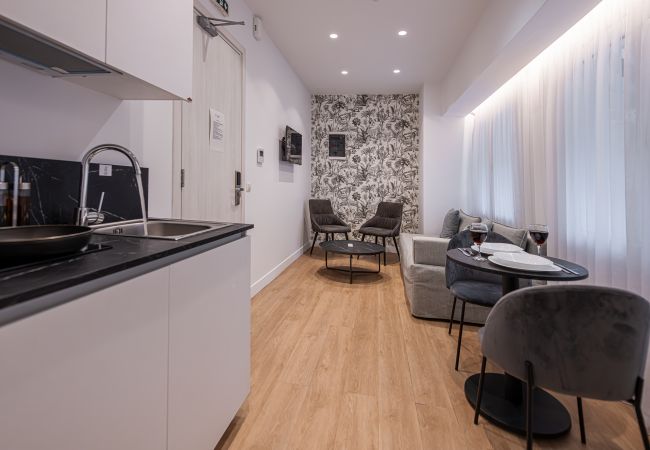 Rent by room in Athens - Kriel Suites by LIV Homes 101 Rent by room in Athens - Kriel Suites by LIV Homes 101