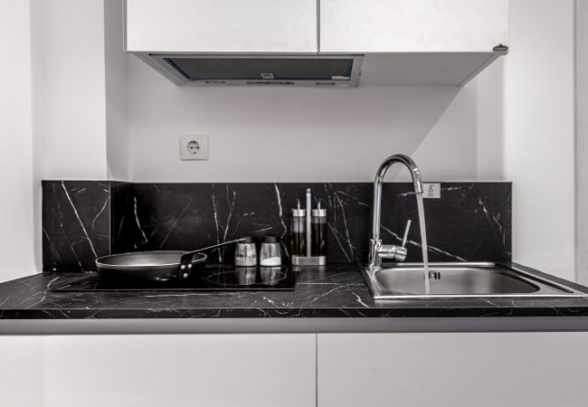Rent by room in Athens - Kriel Suites by LIV Homes 101 Rent by room in Athens - Kriel Suites by LIV Homes 101