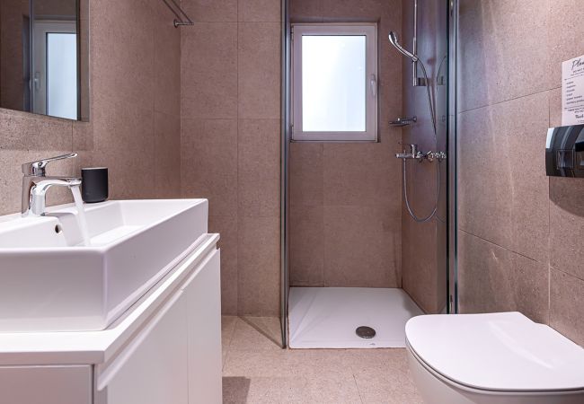 Rent by room in Athens - Kriel Suites by LIV Homes 101 Rent by room in Athens - Kriel Suites by LIV Homes 101