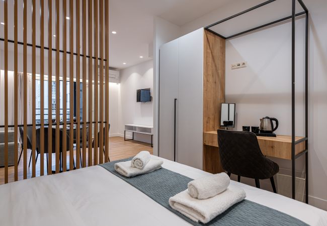 Rent by room in Athens - Kriel Suites by LIV Homes 102 Rent by room in Athens - Kriel Suites by LIV Homes 102