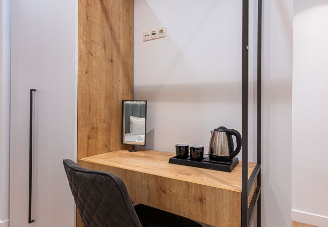 Rent by room in Athens - Kriel Suites by LIV Homes 102 Rent by room in Athens - Kriel Suites by LIV Homes 102