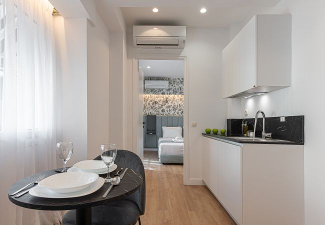 Rent by room in Athens - Kriel Suites by LIV Homes 201 Rent by room in Athens - Kriel Suites by LIV Homes 201