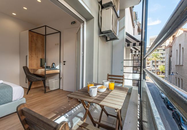 Rent by room in Athens - Kriel Suites by LIV Homes 201 Rent by room in Athens - Kriel Suites by LIV Homes 201