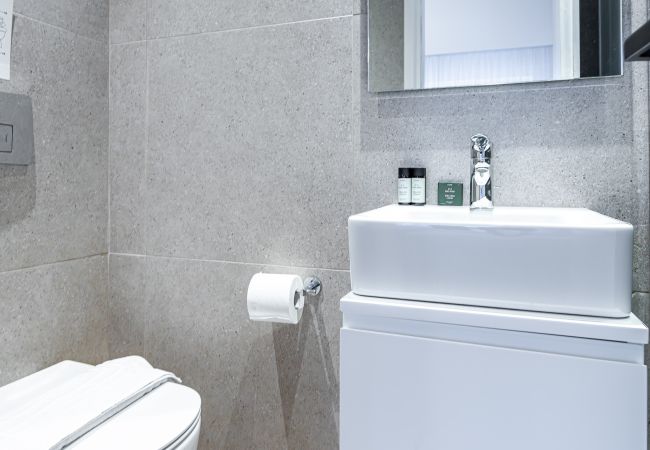 Rent by room in Athens - Kriel Suites by LIV Homes 302 Rent by room in Athens - Kriel Suites by LIV Homes 302
