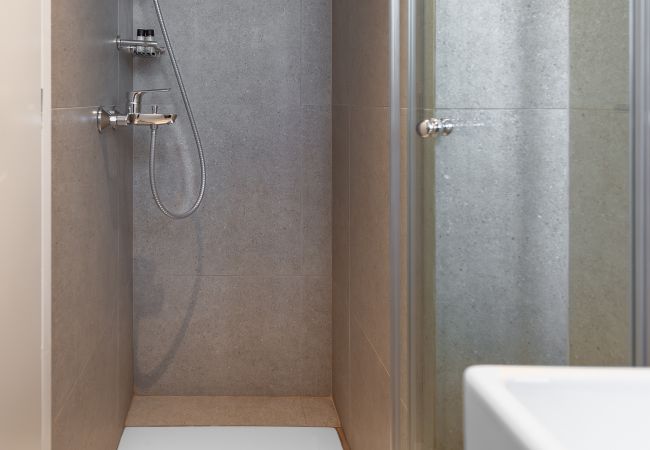 Rent by room in Athens - Kriel Suites by LIV Homes 204 Rent by room in Athens - Kriel Suites by LIV Homes 204