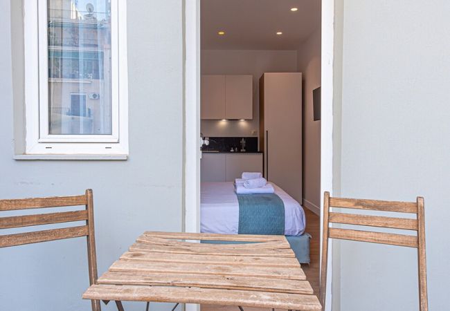 Rent by room in Athens - Kriel Suites by LIV Homes 204 Rent by room in Athens - Kriel Suites by LIV Homes 204