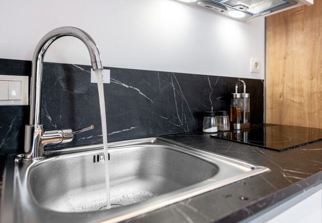 Rent by room in Athens - Kriel Suites by LIV Homes 204 Rent by room in Athens - Kriel Suites by LIV Homes 204