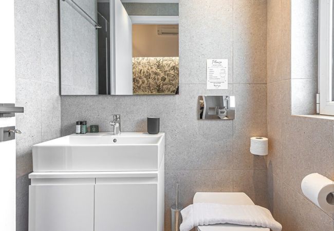 Rent by room in Athens - Kriel Suites by LIV Homes 304 Rent by room in Athens - Kriel Suites by LIV Homes 304