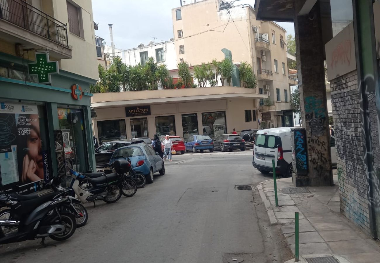 Apartment in Athens - LIV - Modern Heavenly Retreat in Exarcheia