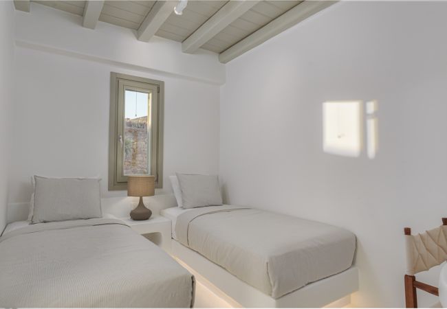 Villa in Mykonos - Luxury 5B Mykonos Villa in Kalafatis Villa in Mykonos - Luxury 5B Mykonos Villa in Kalafatis
