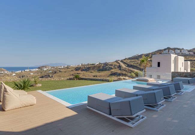 Villa in Mykonos - Luxury 5B Mykonos Villa in Kalafatis Villa in Mykonos - Luxury 5B Mykonos Villa in Kalafatis