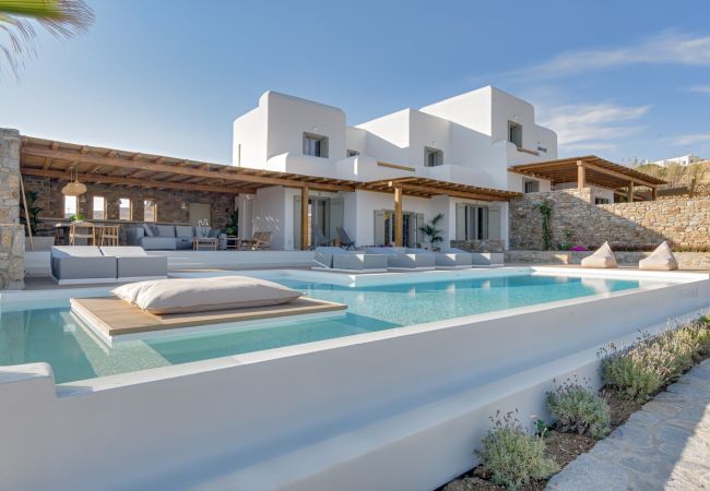 Villa in Mykonos - Luxury 5B Mykonos Villa in Kalafatis Villa in Mykonos - Luxury 5B Mykonos Villa in Kalafatis
