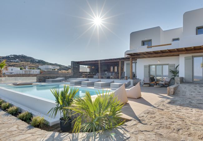 Villa in Mykonos - Luxury 5B Mykonos Villa in Kalafatis Villa in Mykonos - Luxury 5B Mykonos Villa in Kalafatis