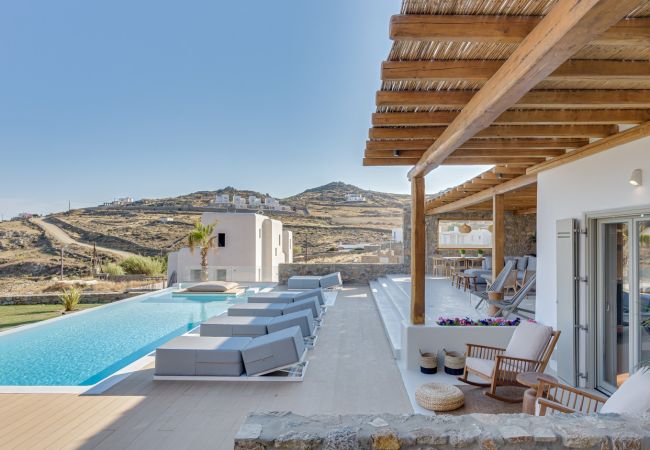 Villa in Mykonos - Luxury 5B Mykonos Villa in Kalafatis Villa in Mykonos - Luxury 5B Mykonos Villa in Kalafatis