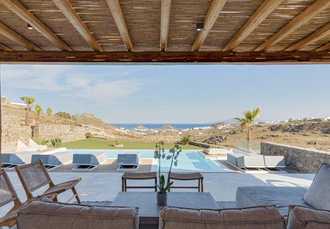 Villa in Mykonos - Luxury 5B Mykonos Villa in Kalafatis Villa in Mykonos - Luxury 5B Mykonos Villa in Kalafatis