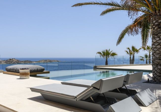Villa in Mykonos - Luxury Mykonos 6 Bedroom Villa in Agios Lazaros Villa in Mykonos - Luxury Mykonos 6 Bedroom Villa in Agios Lazaros