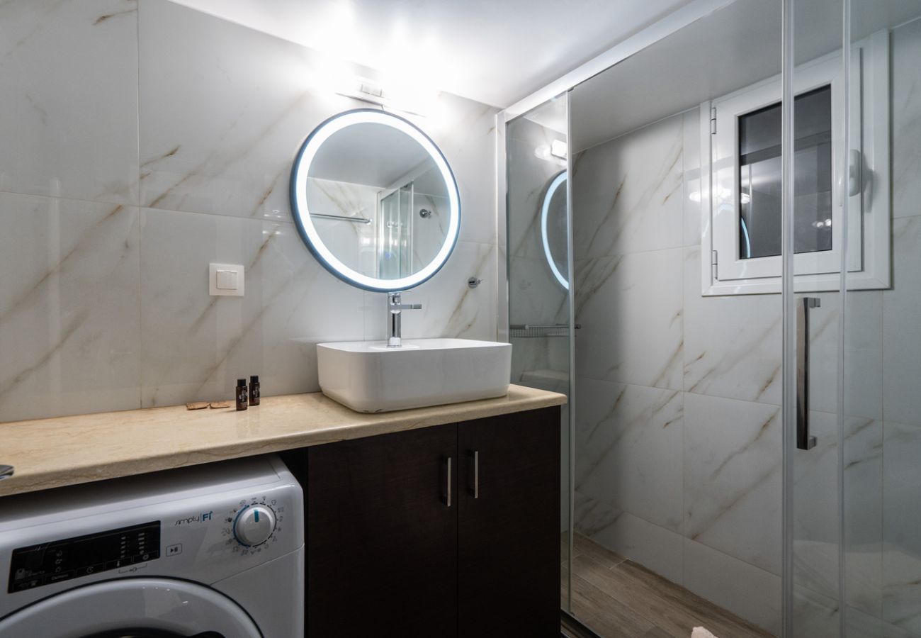 Apartment in Athens - LIV - Relaxing Pagrati Retreat in Athens