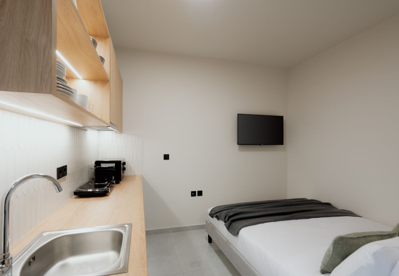 Studio in Athens - LIV - Comfortable Athens Studio S8-2C